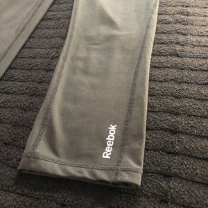Reebok Pants - Black Reebok Athletic Stretch Capri Pants Reebok Pants - Black Reebok Athletic Stretch Capri Pants